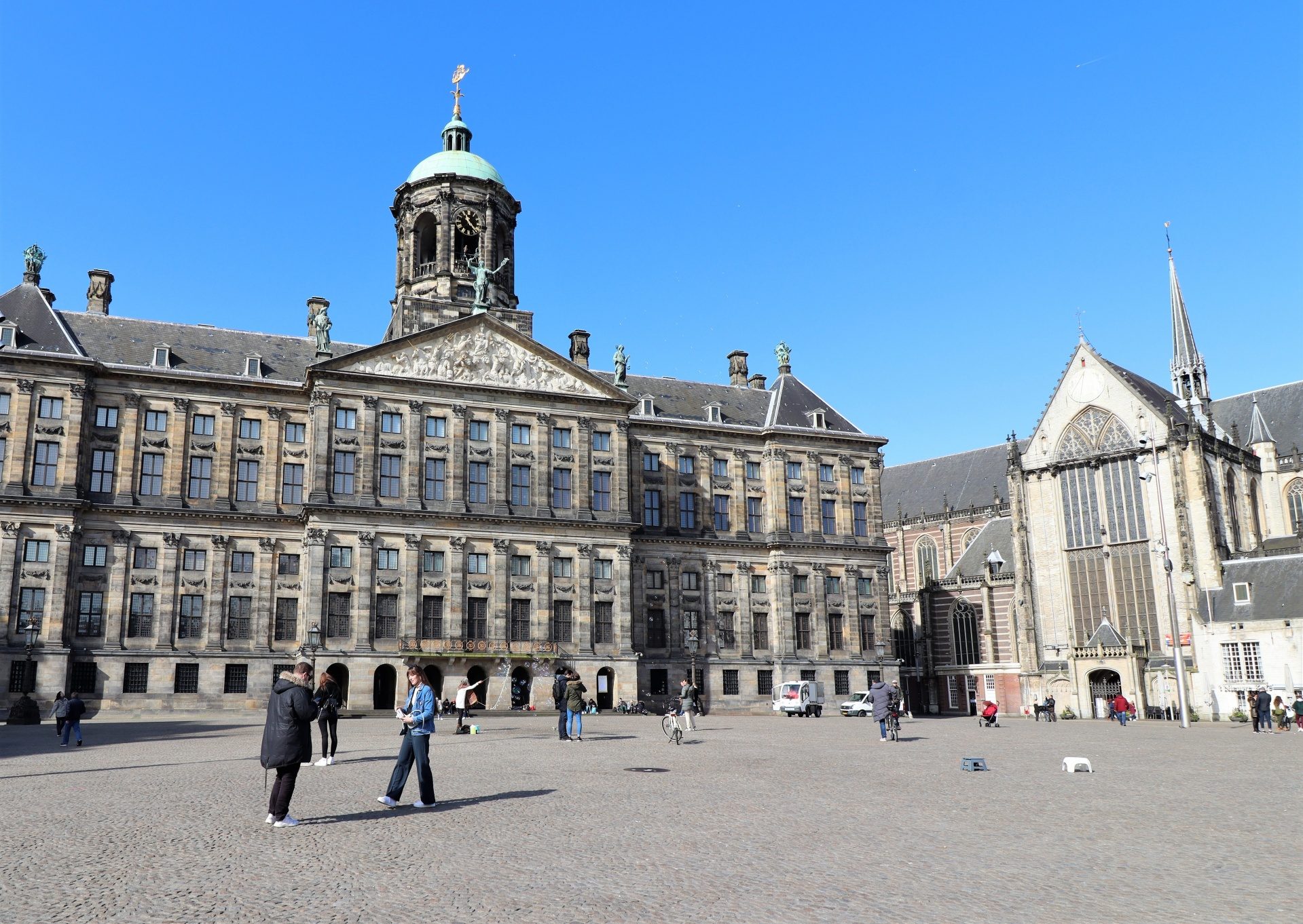 Gedenksteen voor Kerwin Lucas op de Dam
