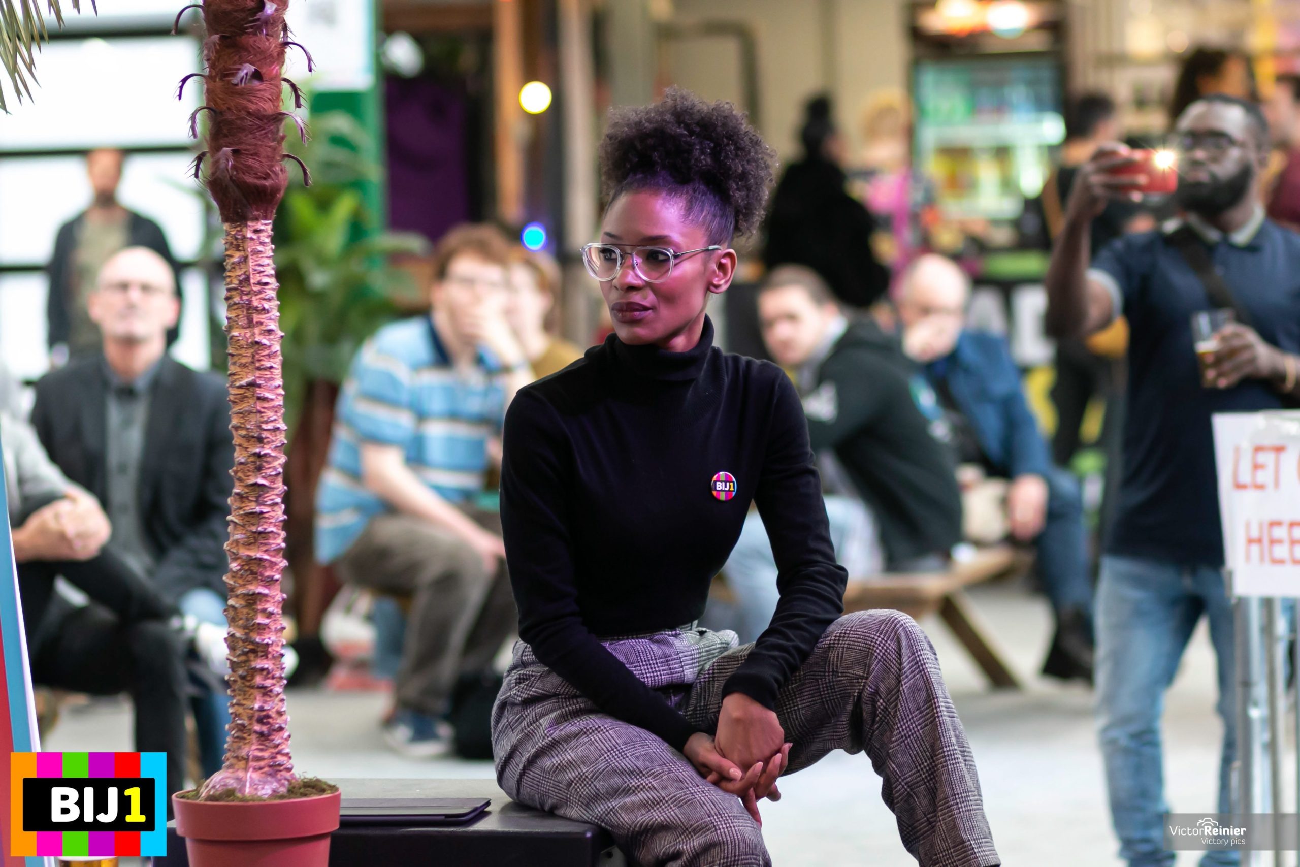 Sylvana Simons draagt Amsterdamse raadszetel over aan Jazie Veldhuyzen