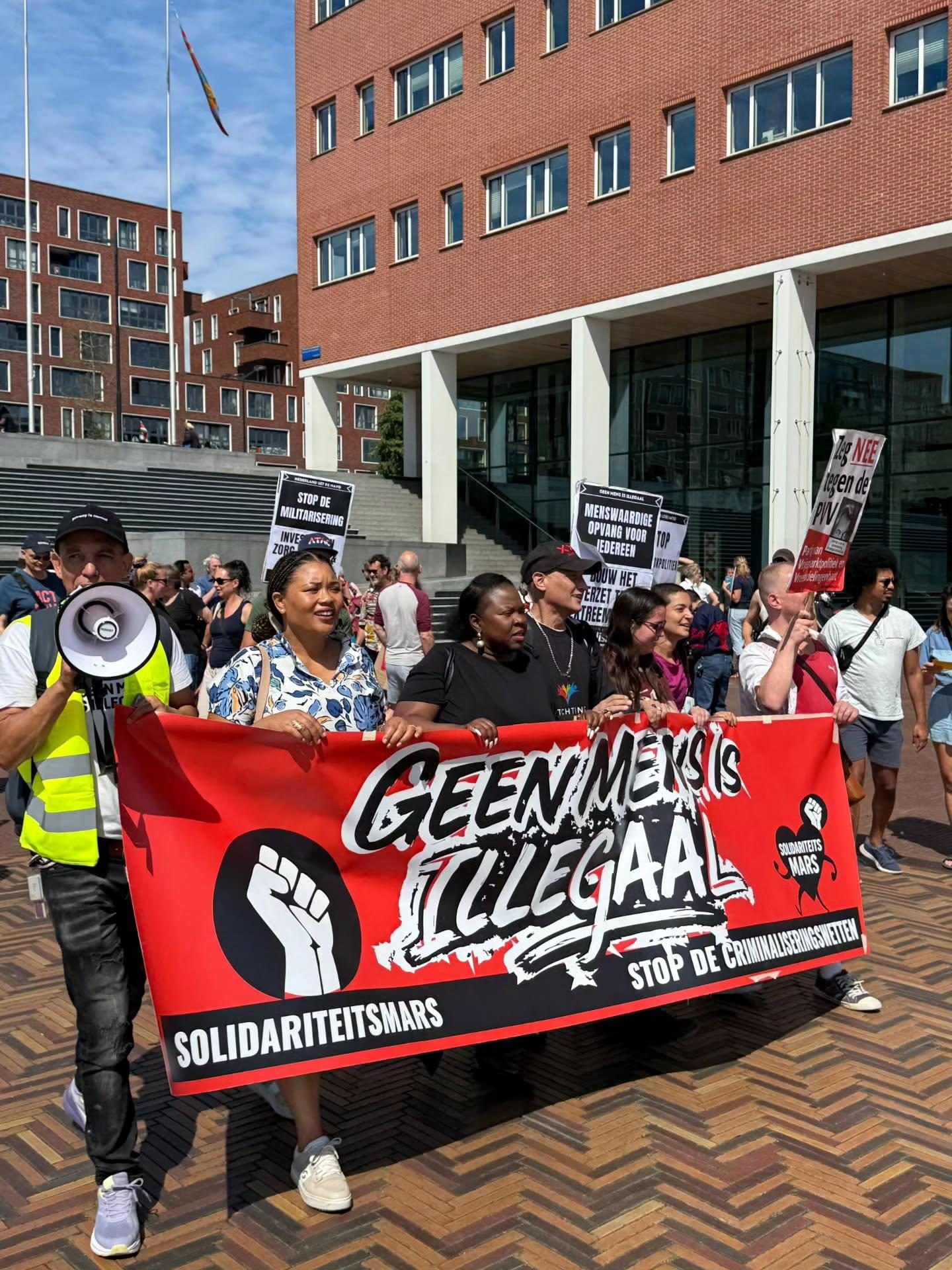 Solidariteitsmars Geen mens is illegaal